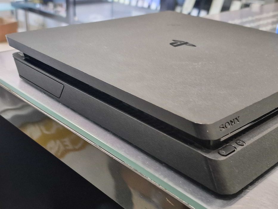 Playstation 4 Slim 1TB/ 2 pady/ 5 gier/ okablowanie/ Grade A-/PS4 Slim