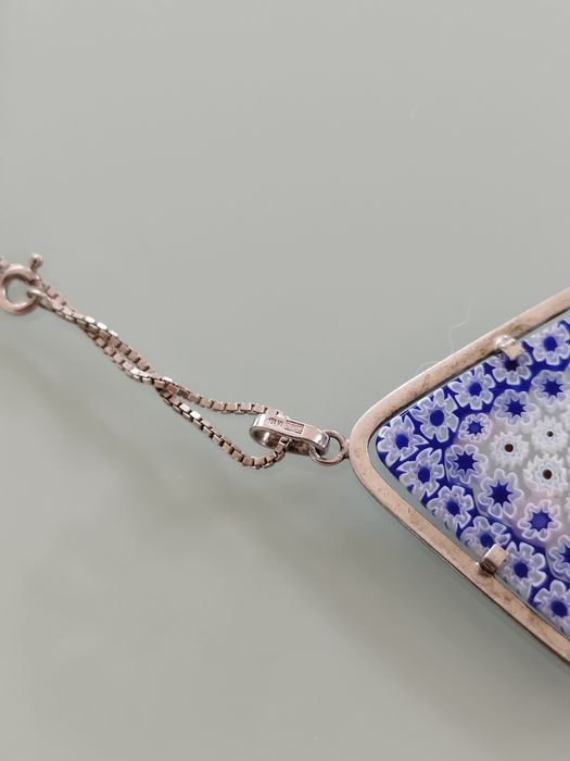 Lindo colar em prata com mosaico de Murano