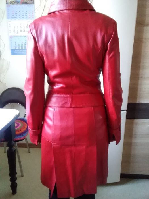 Женское кожанное пальто.