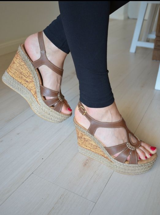 Sandały na koturnie roz.39