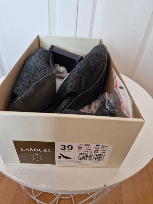 sprzedam sandały skórzane marki Lasocki
