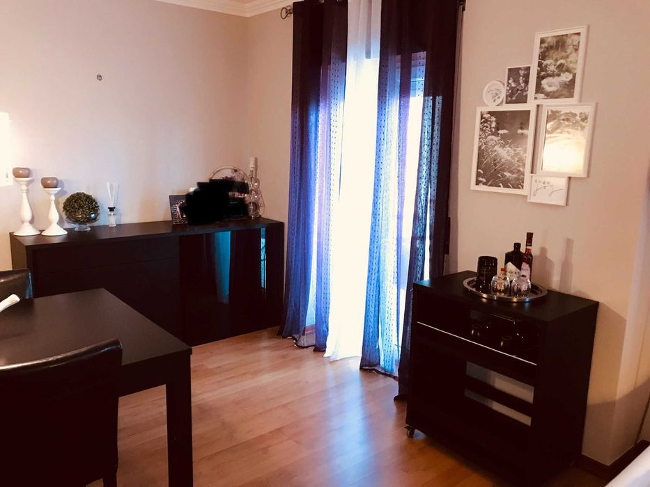 Conjunto de móveis de sala em Madeira Wenguè