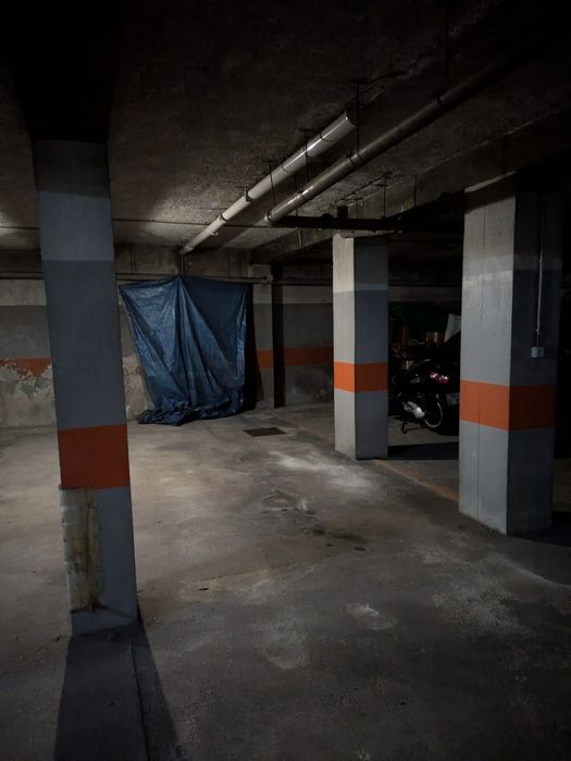 Arrendamento de garagem na Rua do Monte dos Burgos