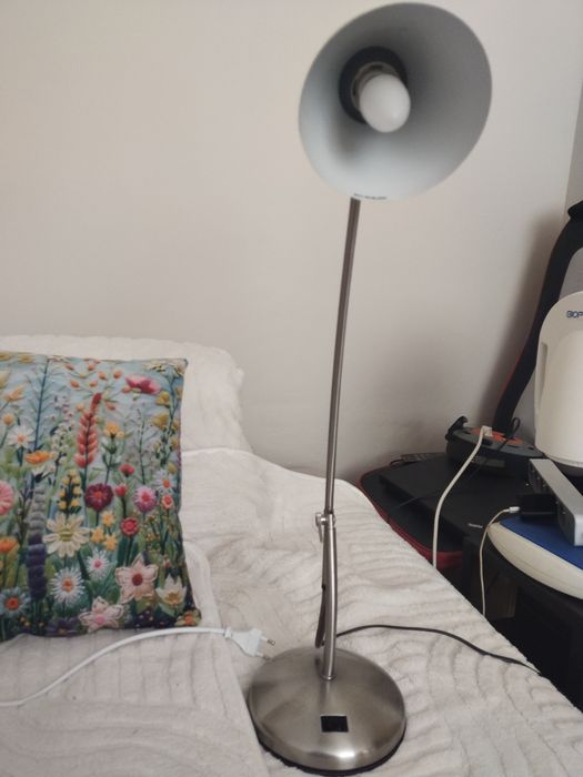 Lampa stojąca na biurko