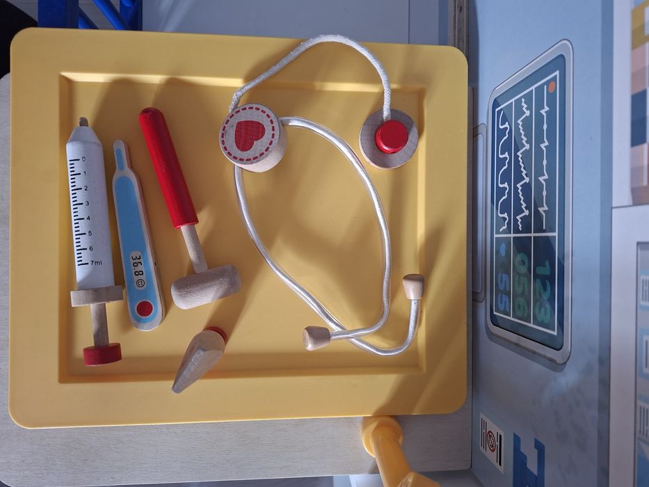 Drewniana klinika dla dzieci i weterynarz 2w1