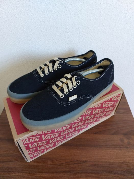 Vans Authentic 40 pretos novos sem etiqueta,  caixa original.