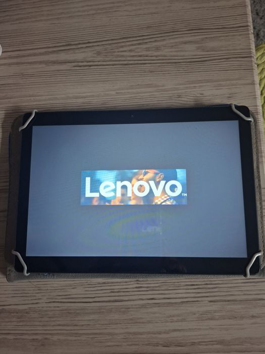 Tablet Lenovo  10.1 cm capa