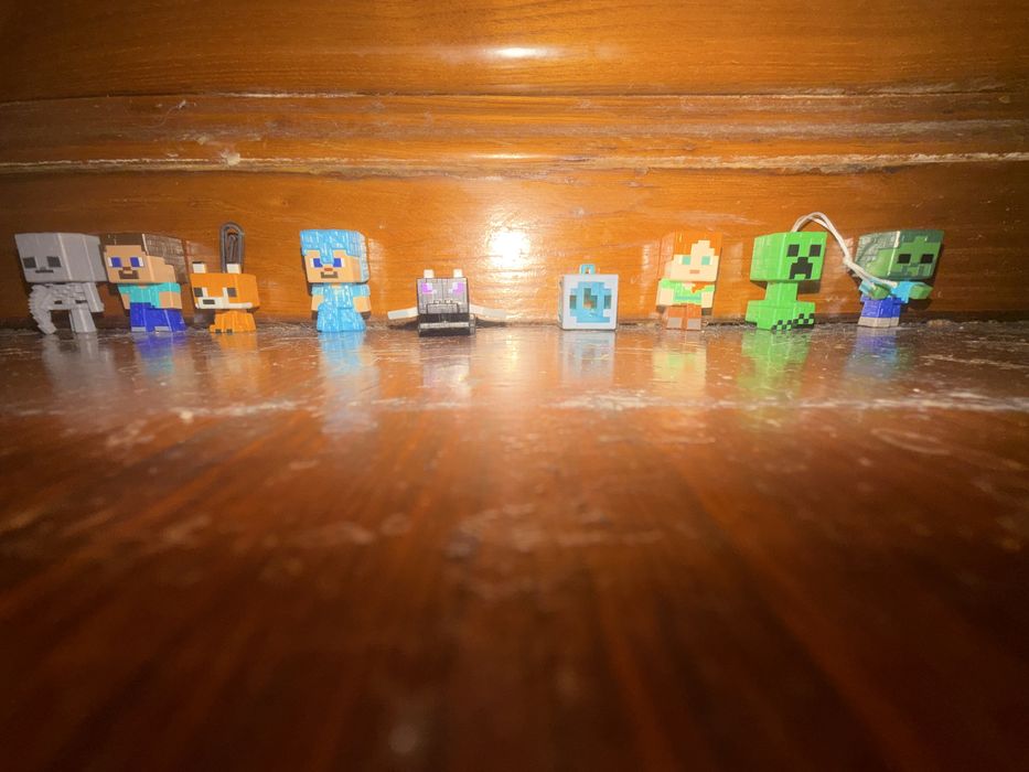 Coleção de bonecos do kinder ovo do minecraft