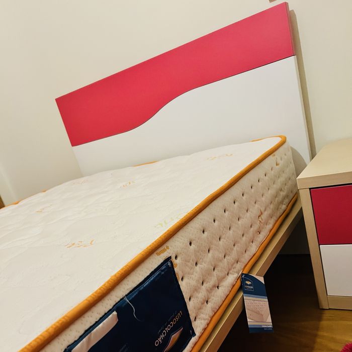 Quarto de crianca com estrado e colchao