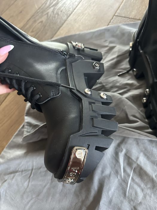 Balenciaga Strike Boot – Ekskluzywne buty w stylu industrialnym