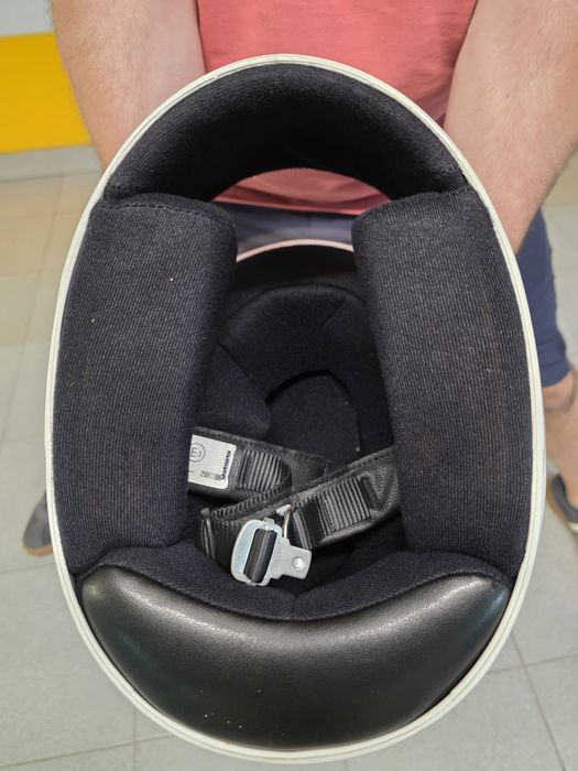 Capacete branco da agv com saco