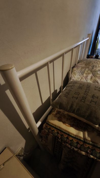 Cama de casal branca