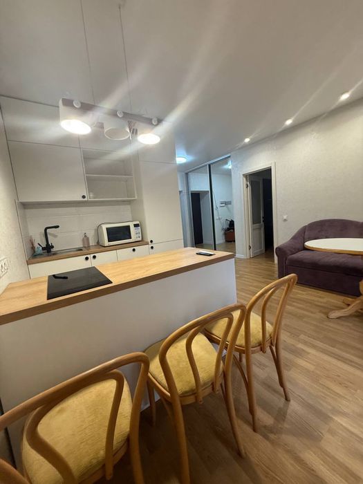 Квартира в Центральному парку з терасою! Без комісії!