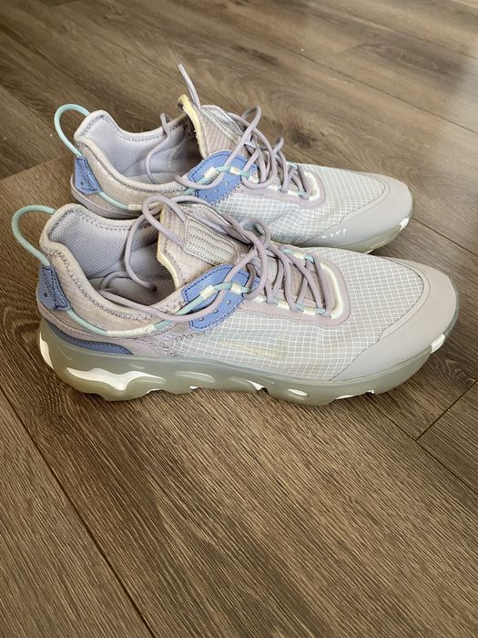 Кросівки Nike  React Live