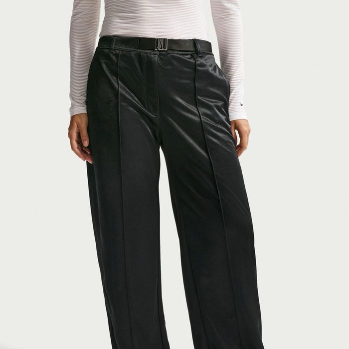 Брюки Штани Nike Sportswear WomenS Loose Mid-Rise Belted Pintuck Pants Black IF0272-010