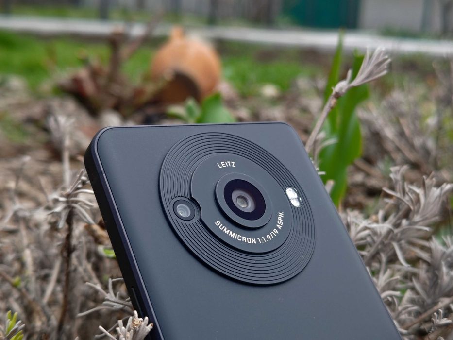 Смартфон с камерой Leica 1" Sharp AQUOS R8Pro(2sim,6.59"240Hz WUXGA+,IP68,NFC,12\256gb Snap8Gen2)