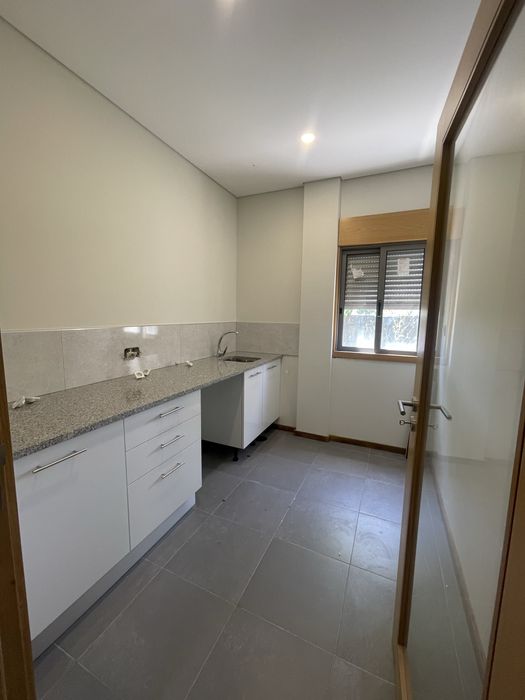 ARMAZÉM para arrendamento/ Pedrouços | Maia | Porto a 2 Km do HSJ