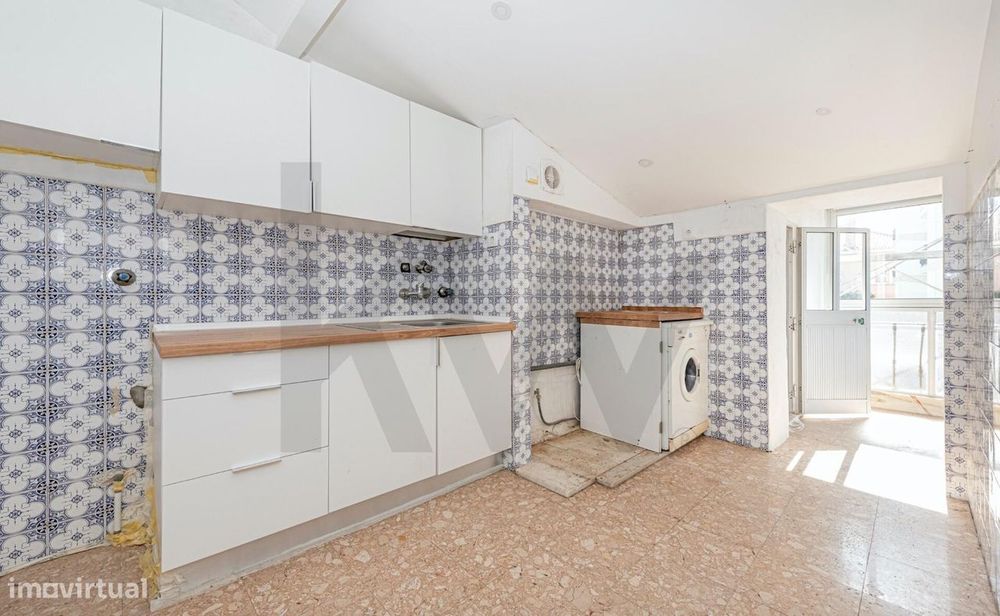 Apartamento T2 * Bairro de Inglaterra * Varanda c/ Vista de Cidade