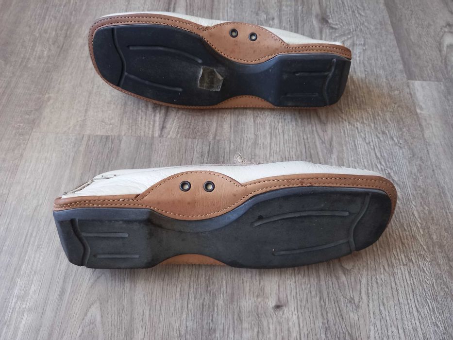 Mocassins pele cor bege claro