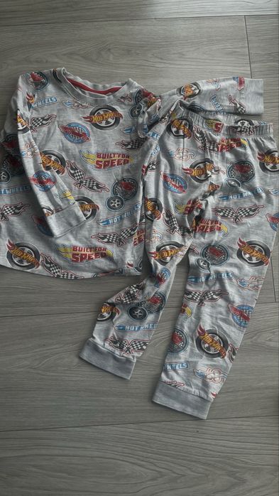 Piżamka chłopięca 110/116 H&M