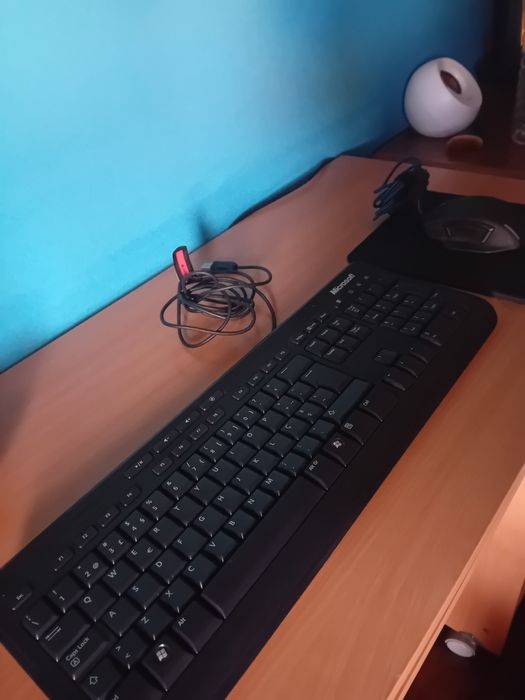 Kit Teclado + Rato TRUST GXT + Tapete.