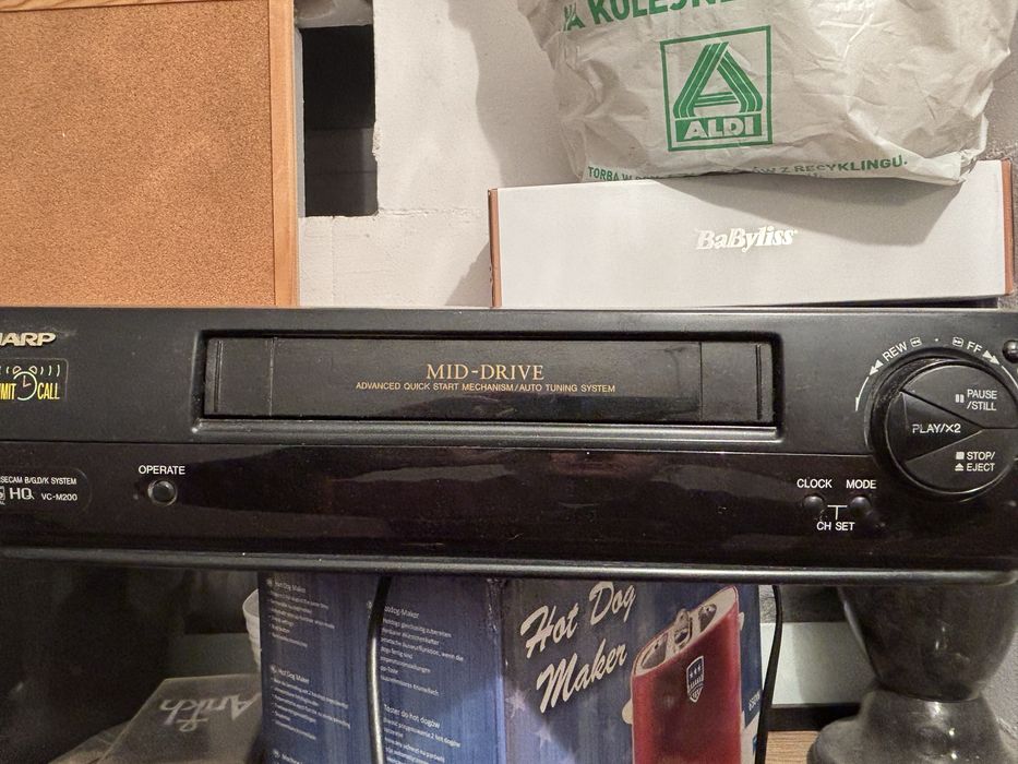 Magnetowid nagrywarka VHS SHARP VC-M200