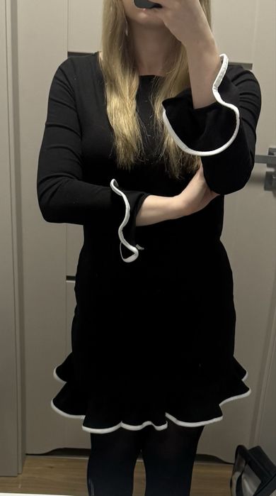 Elegancka mini sukienka z falbankami m