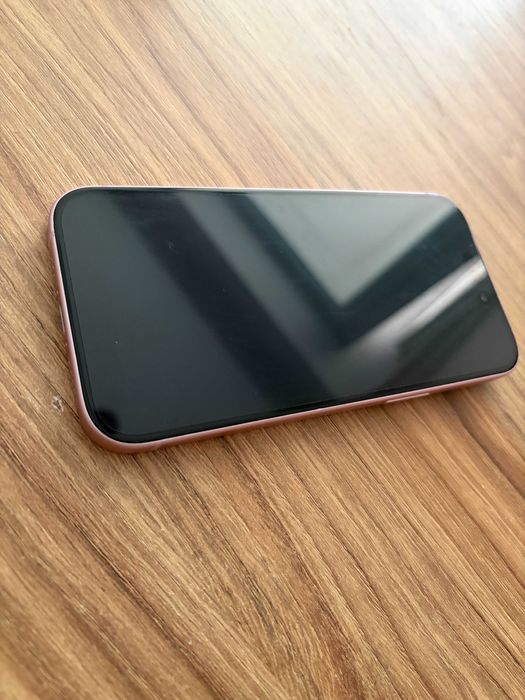 Iphone 15 Różowy