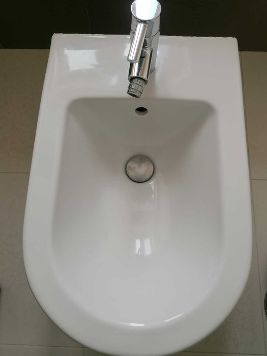 Zestaw: Bidet Villeroy & Boch 1748 + bateria bidetowa Roca + syfon, stan bardzo dobry (praktycznie nieużywany), Białystok