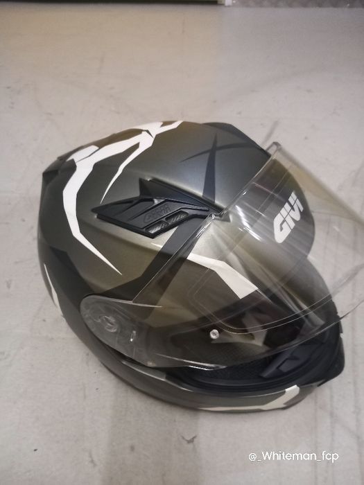 Capacetes semi novos marca GIVI e Bogotto