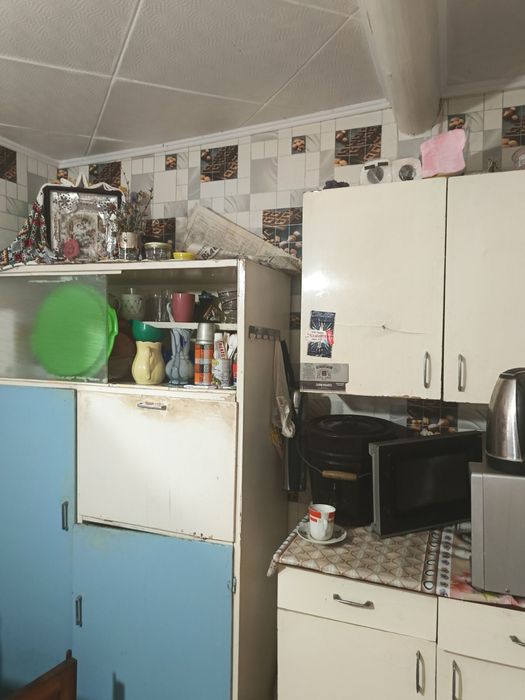 Продам 2 кімнатний будинок з великою земельною ділянкою (р-н 8 школи)