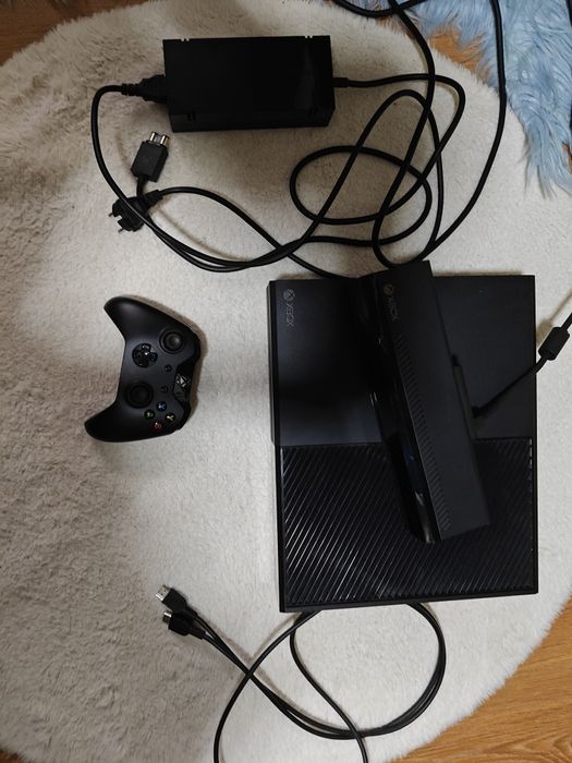 Sprzedam xbox one z pełnym wyposażeniem