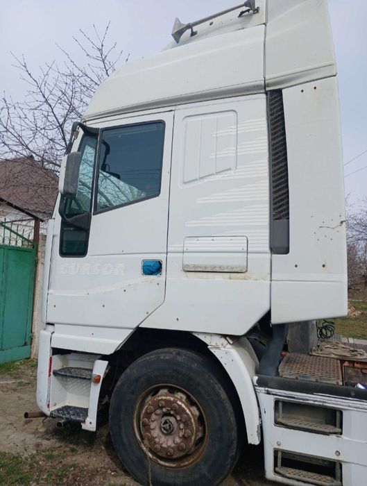 Тягач IVECO 2001 року