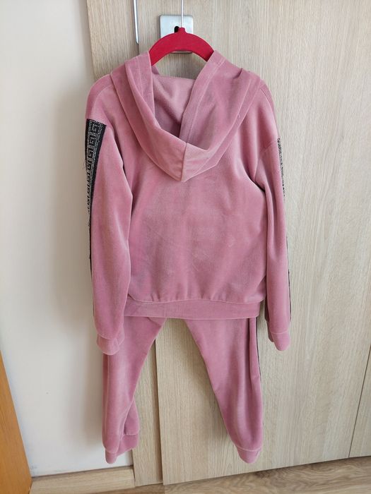 Dres dziewczęcy welurowy rozm. 122