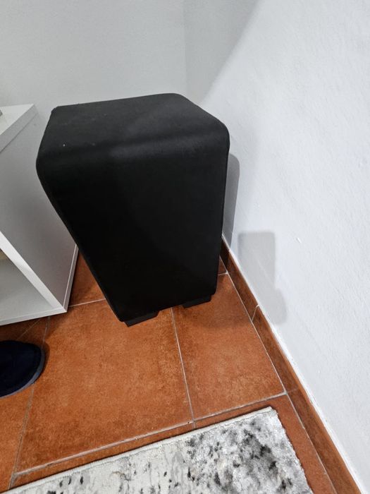 Sofá de 3 lugares + chaise lounge e 2 puffs