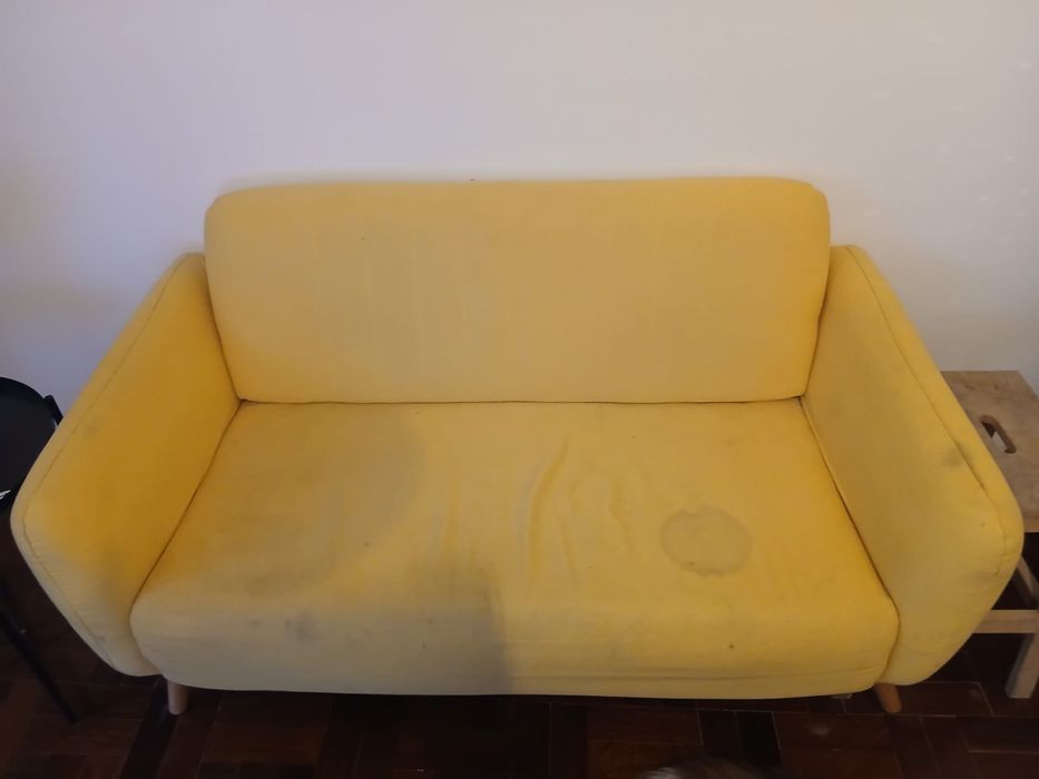 Dou sofa amarelo