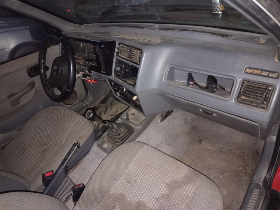 Розбираю Форд сієра 87року