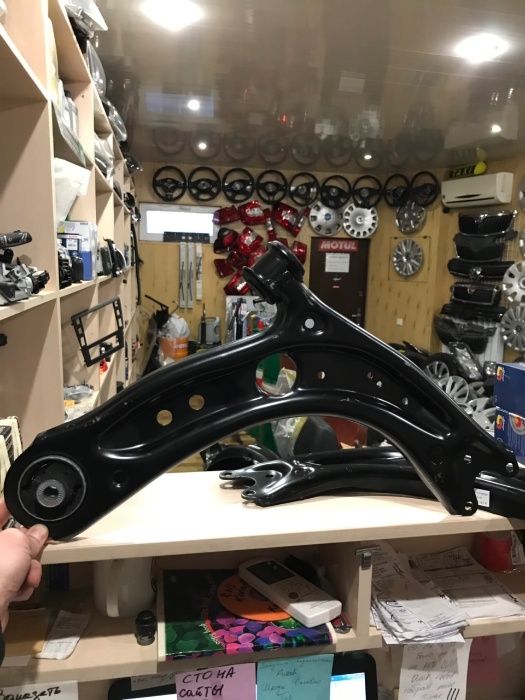 Рычаг Golf 7 Passat B8 T-Roc Skoda Octavia A7 Seat Audi A3 5Q0407152R