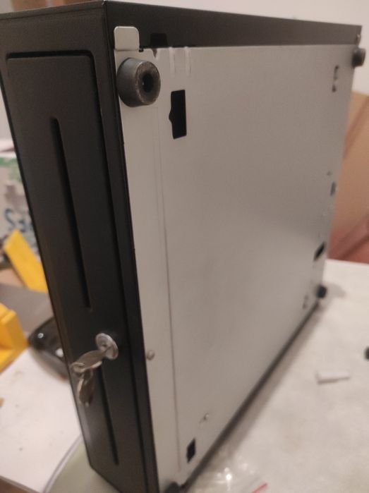 Caixa para guardar notas e moedas como nova