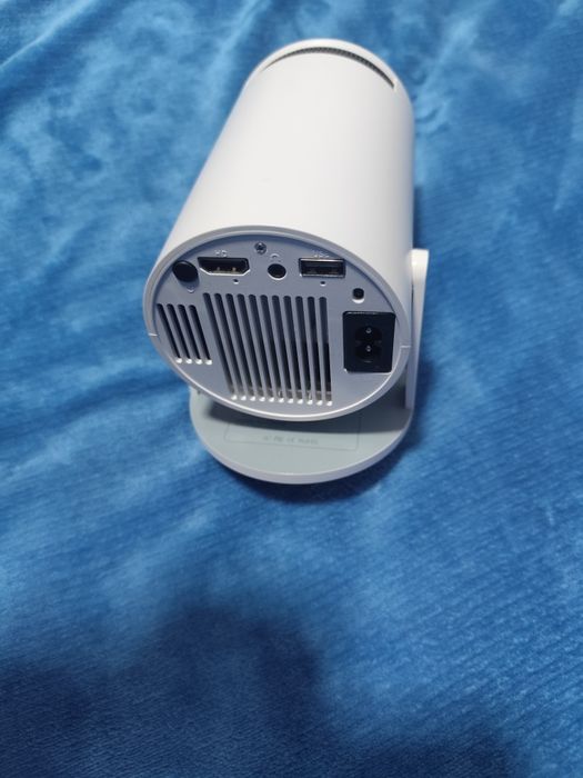 Remote-Controlled Projector64564194424065122