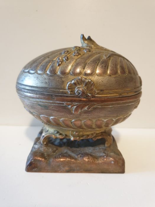 Fantástico antigo guarda joias francês Sec. XIX em forma de um ovo