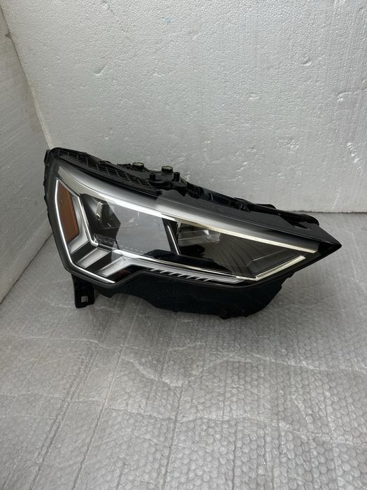 Фара Audi Q3 83A права USA