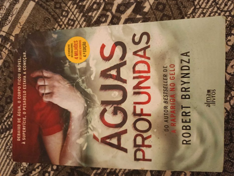 Livro "Águas profundas"