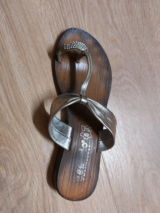 Klapki urocze ozdobne skóra 37