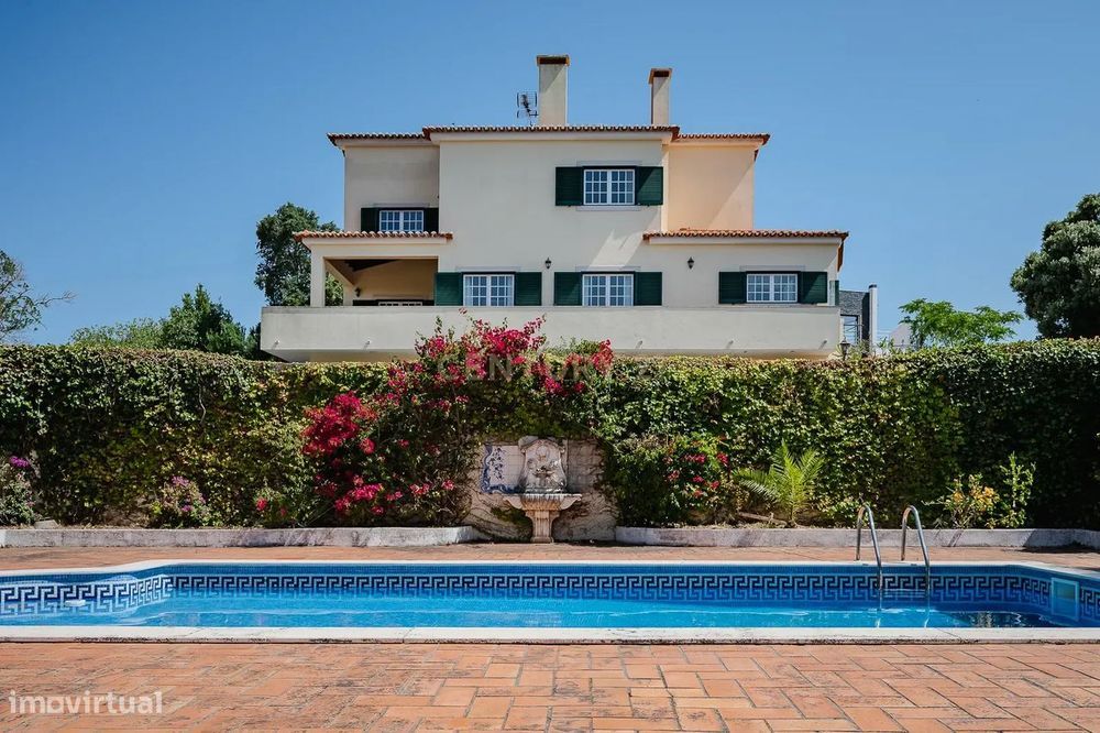 Moradia T4 com Piscina e Terreno Destacável em Mafra
