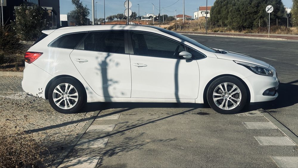 Kia Ceed SW 1.4 Crdi Tx 90cv — photo 5