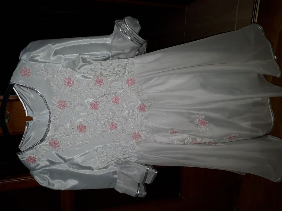 Белое платье