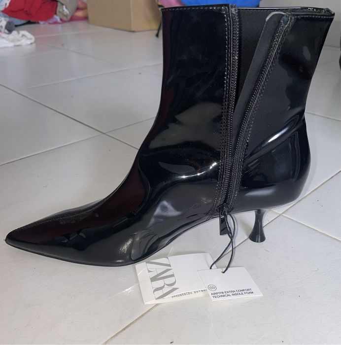 Bota preta da Zara