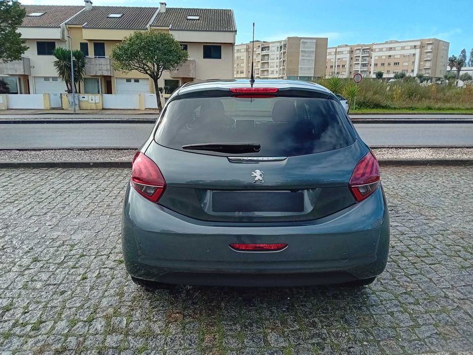 Peugeot 208 1.2i Style