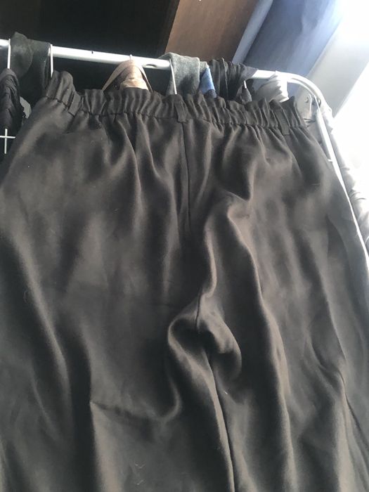 Czarne spodnie z gumką w pasie ESMARA – Rozmiar 40 (L)